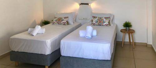 White Myth, Mykonos
