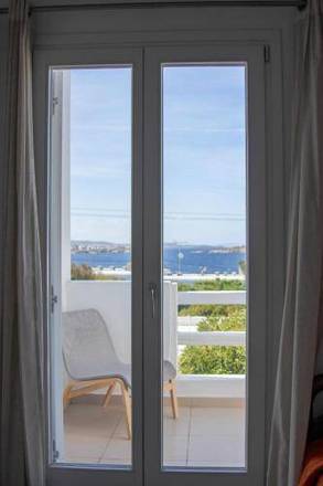 White Myth, Mykonos