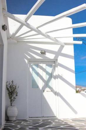 White Myth, Mykonos