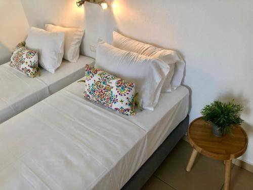 White Myth, Mykonos